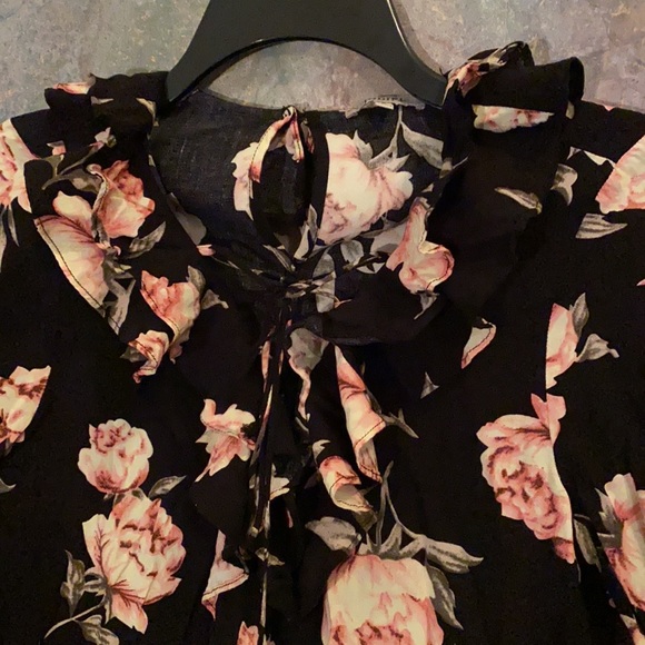 Black Floral Jodifl Blouse - Picture 2 of 5